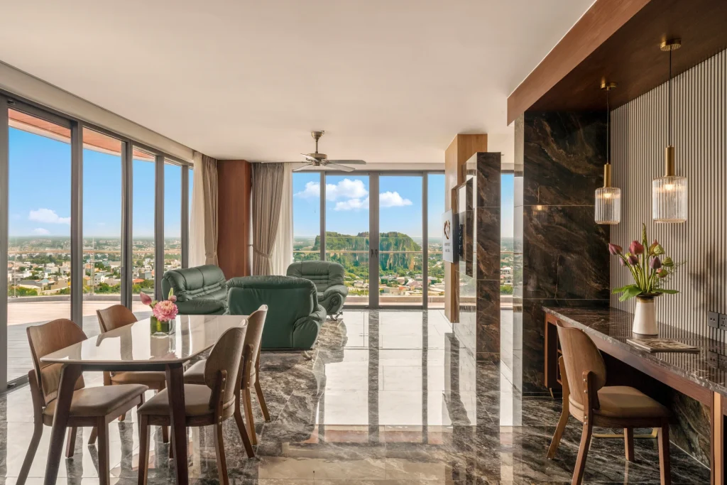 Mountain Horizon Suite