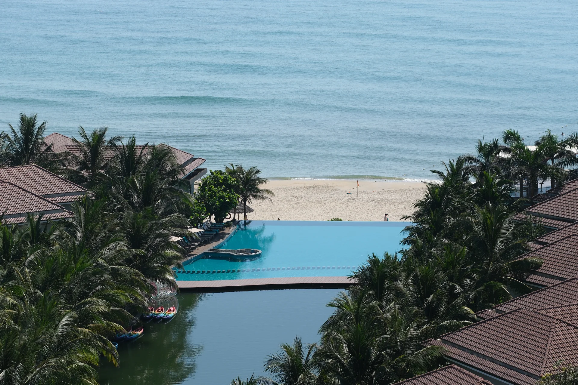 INFINITY POOL